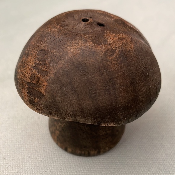 Vintage Mushroom Salt and Pepper Shaker - Picture 11 of 16